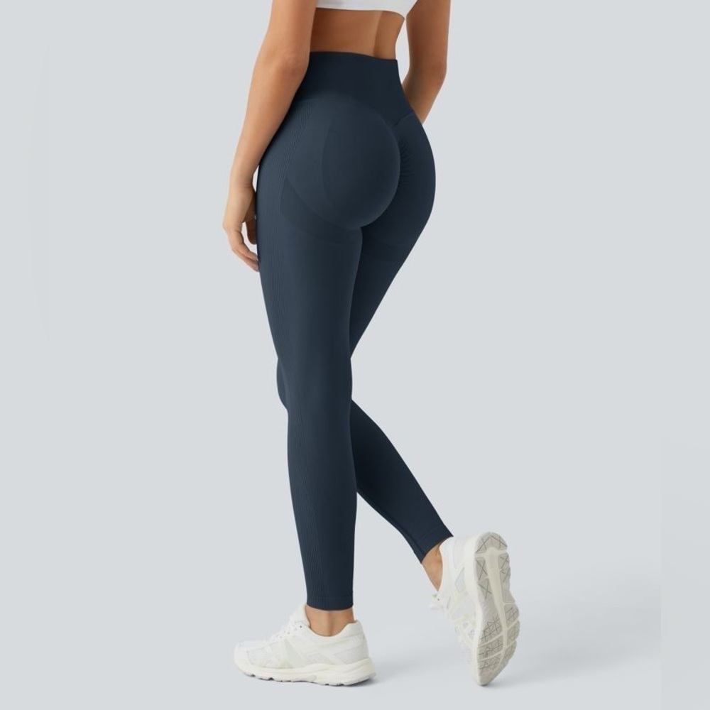 Halara Seamless Flow High Waisted Tummy Control Butt Lifting 7/8 Yoga Leggings